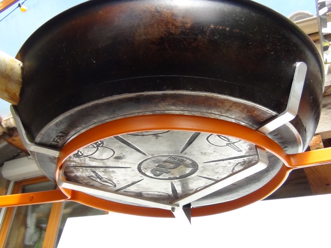 Le Grand poêlon creux à paëlla pour cuisson solaire