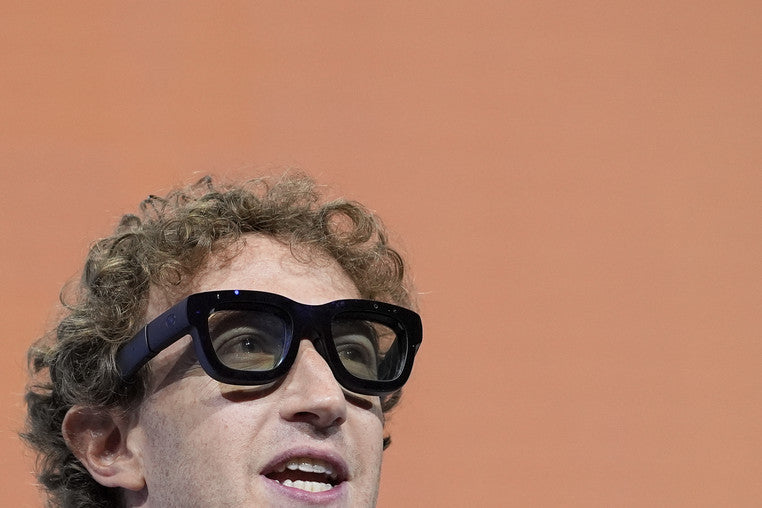 Marc Zuckerberg portant des lunettes Meta