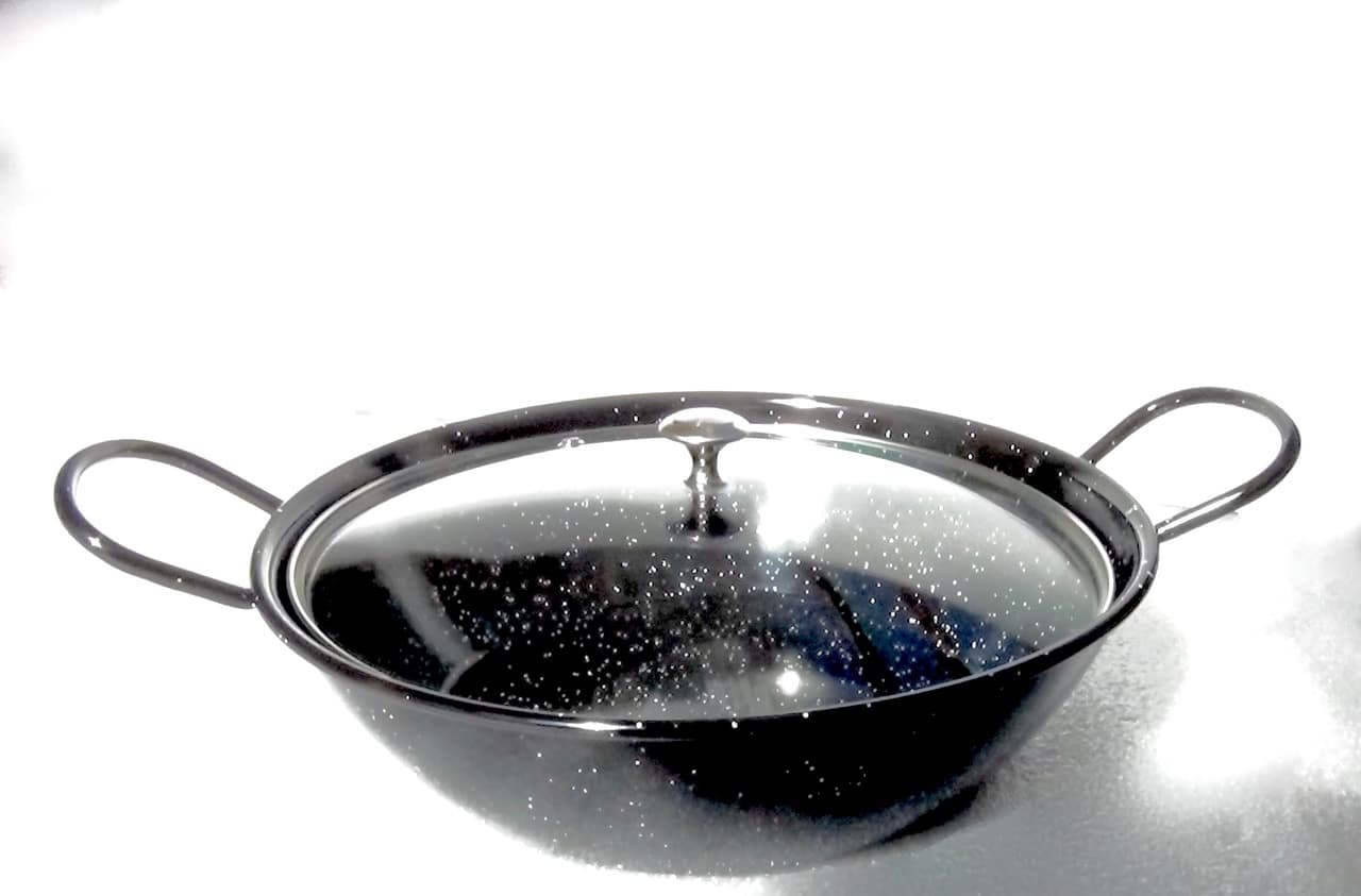 Le Grand poêlon creux à paëlla pour cuisson solaire